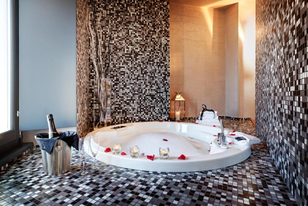 Dharma Luxury Hotel Roma con Idromassaggio in Camera Dharma Luxury Hotel Roma con Idromassaggio in Camera