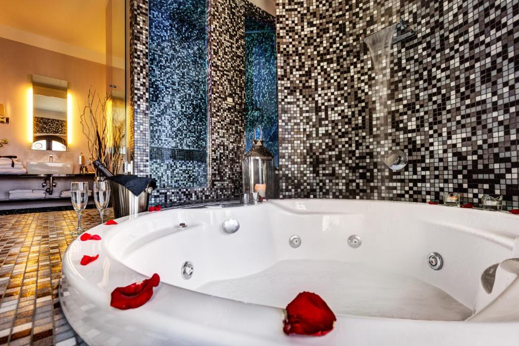 Dharma Luxury Hotel Roma con Jacuzzi in Camera Dharma Luxury Hotel Roma con Jacuzzi in Camera
