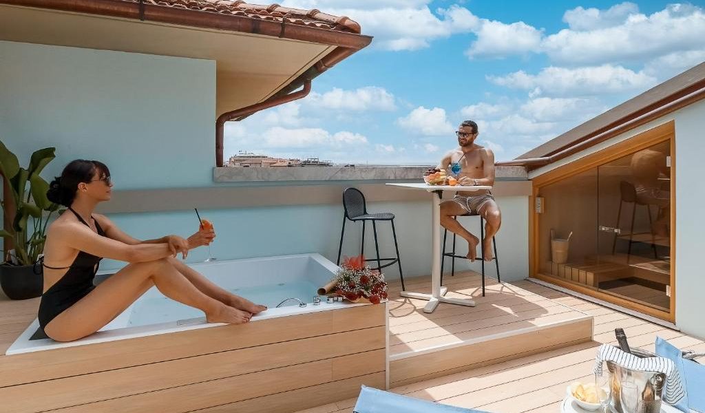 Hotel Residence Esplanade Viareggio con Piscina Idromassaggio in Terrazza