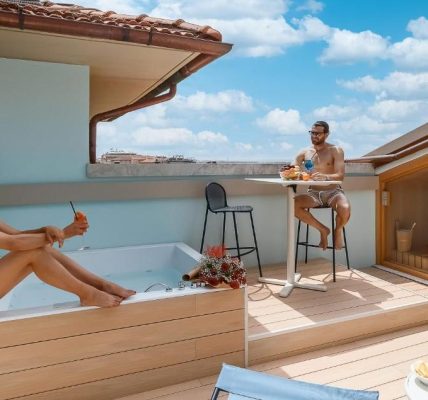 Hotel Residence Esplanade Viareggio con Piscina Idromassaggio in Terrazza