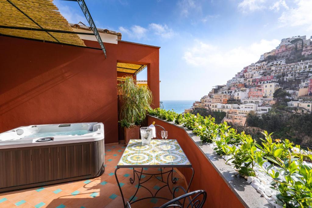 Hotel Savoia Positano con Idromassaggio in Camera Vista sul Mare Hotel Savoia Positano con Idromassaggio in Camera Vista sul Mare
