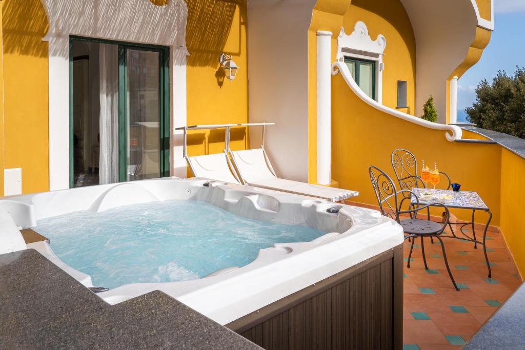 Hotel Savoia Positano con Jacuzzi in Camera Hotel Savoia Positano con Jacuzzi in Camera