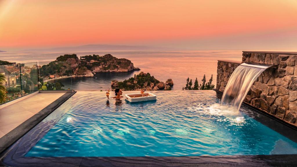 Isola Bella Infinity Suites Taormina con Piscina Idromassaggio Privata in Terrazza Vista sul Mare