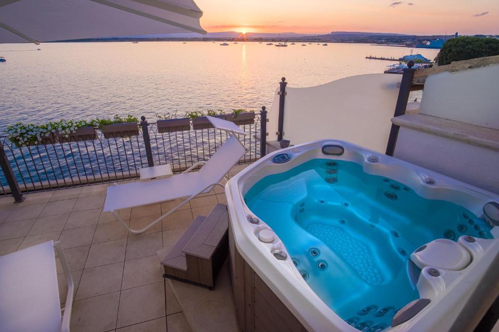 Palazzo Alfeo Aparthotel Siracusa con Piscina Privata in Terrazza sul Mare