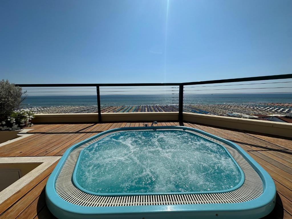 Piccadilly Penthouse with Jacuzzi Toscana con Piscina in Camera sul Mare