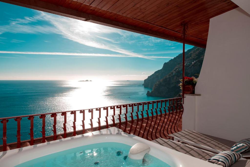 Piscina Idromassaggio sul Mare Positano Hotel Eden Roc Suites Piscina Idromassaggio sul Mare Positano Hotel Eden Roc Suites