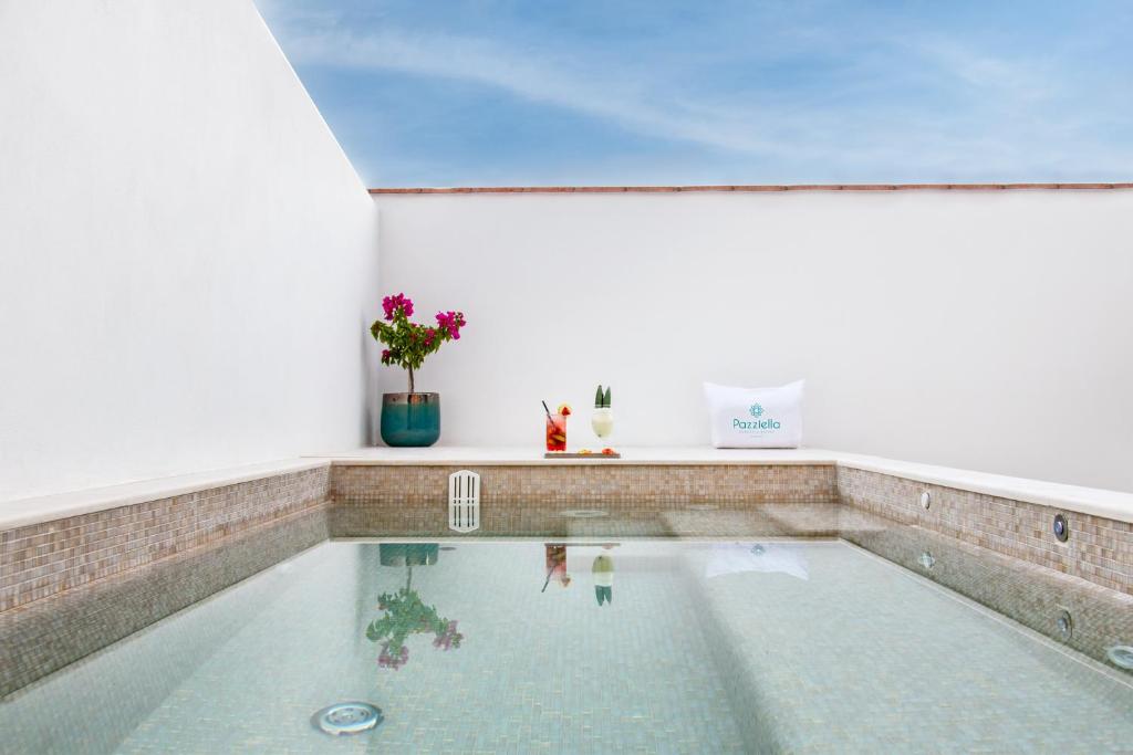 Piscina in Camera Pazziella Garden & Suites Capri