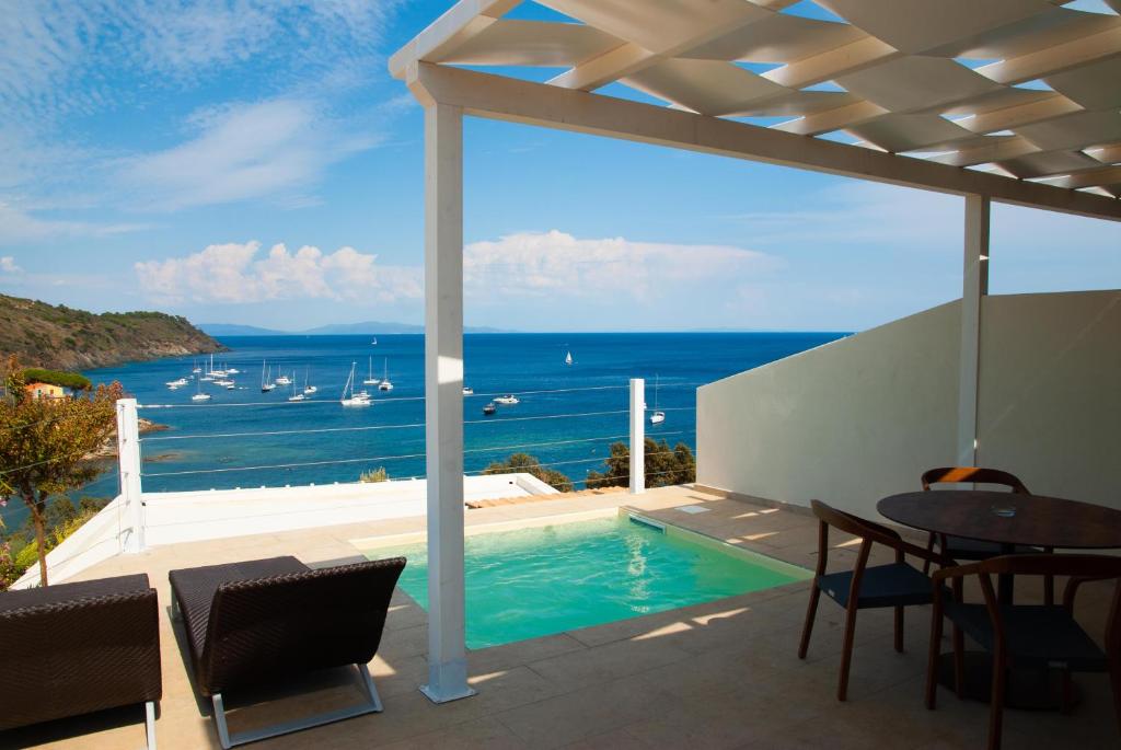 Resort Capo Bianco Toscana con Piscina Privata in Camera Vista Mare