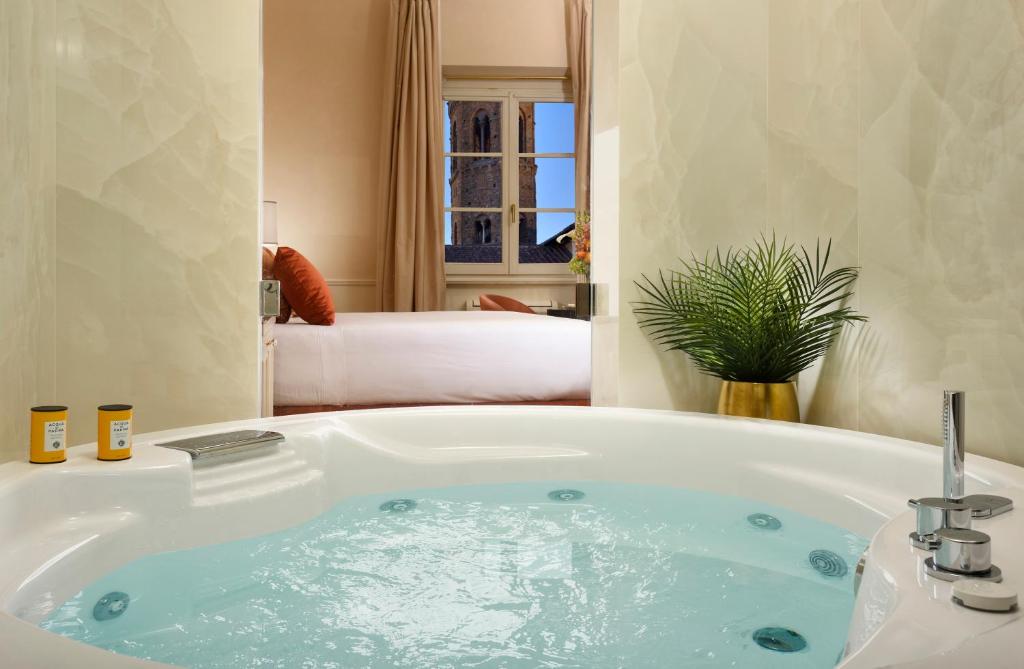 San Firenze Suites & Spa Firenze Toscana con Jacuzzi in Camera