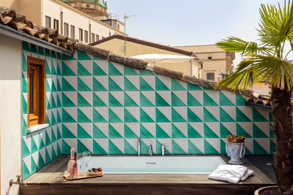Sui Tetti di Balarm Boutique Rooms Palermo con Piscina Privata in Camera