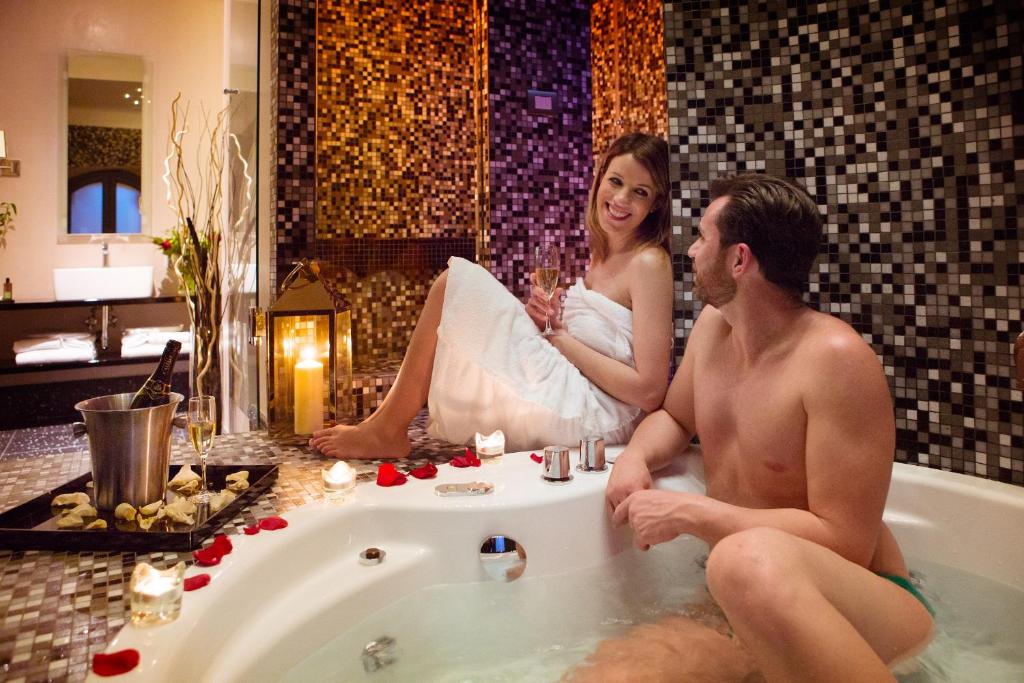 Suite con Jacuzzi Dharma Luxury Hotel Roma Suite con Jacuzzi Dharma Luxury Hotel Roma