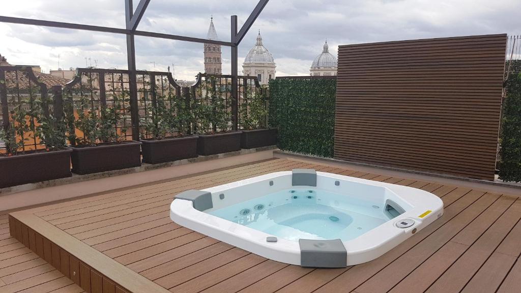 Suite Hotel Genova Roma con Piscina Idromassaggio in Terrazza Suite Hotel Genova Roma con Piscina Idromassaggio in Terrazza