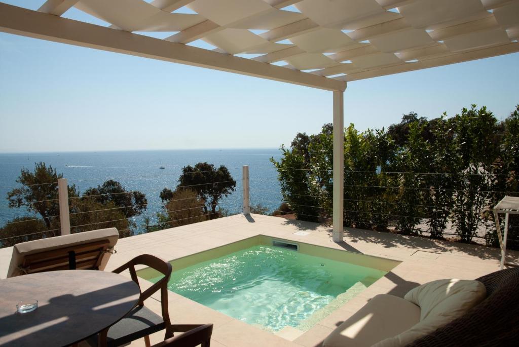 Suite Resort Capo Bianco Toscana Piscina con Vista