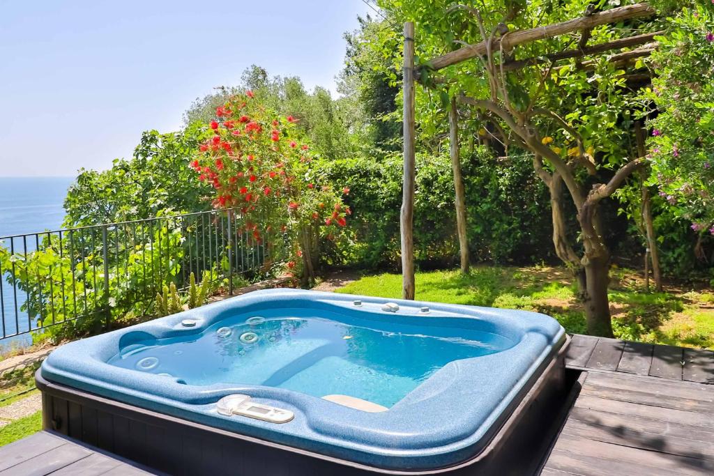 Villa Santa Maria Amalfi con Piscina Idromassaggio in Camera